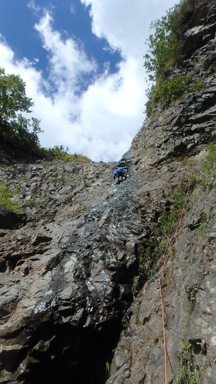 核心部のF9。プアプロでも着実にロープを伸ばしていきます